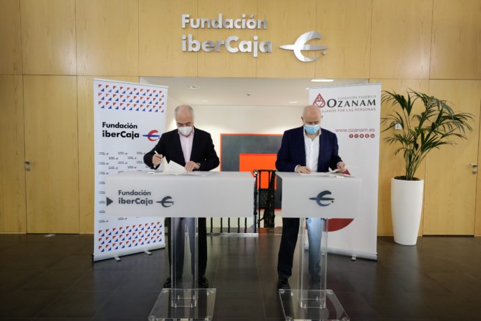 José Luis Rodrigo y Fernando Galdámez firman el convenio de apoyo a la Granja Escuela Torrevirreina