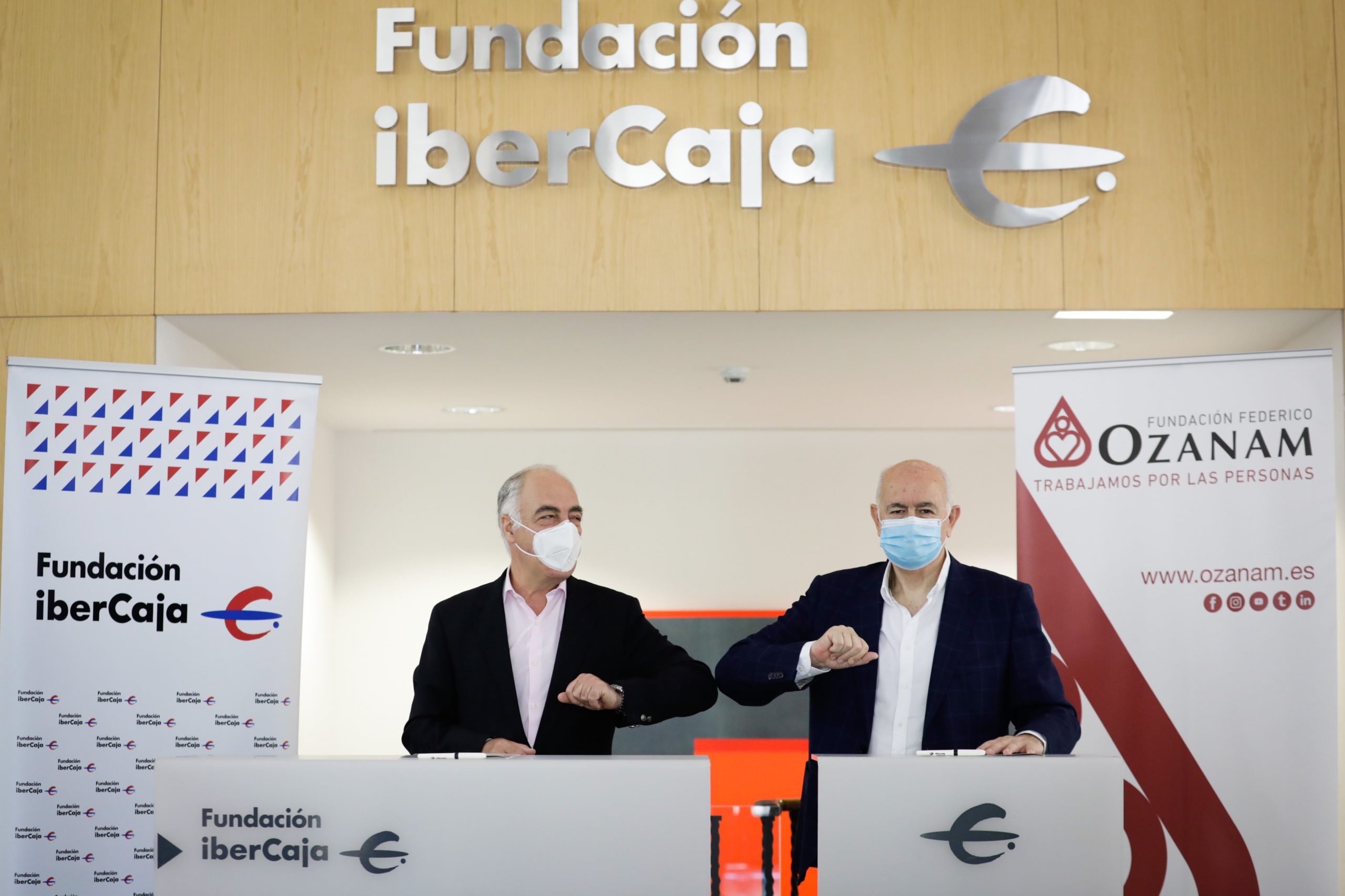 José Luis Rodrigo y Fernando Galdámez tras la firma del convenio